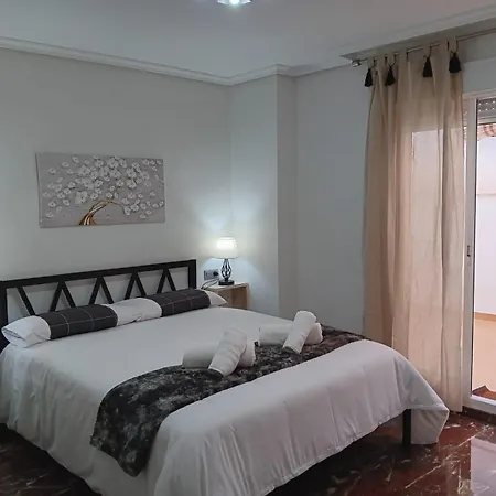 Plaza Ayuntamiento 2 Con Parking Pondos * Linares (Jaen)